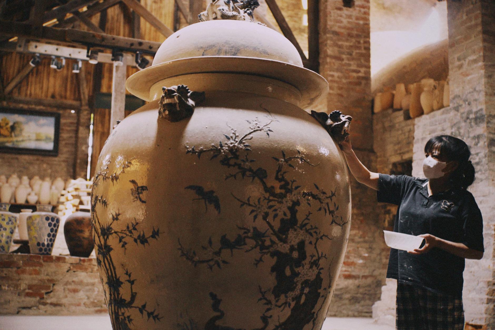 Read more about the article Coil Building: How to Make Taller Pottery Without a Wheel