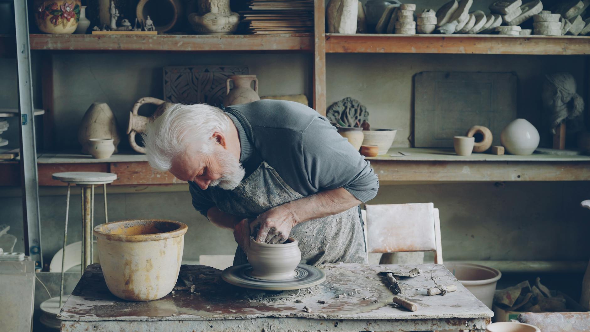 Read more about the article Pottery Tools for Beginners: The Essential Kit