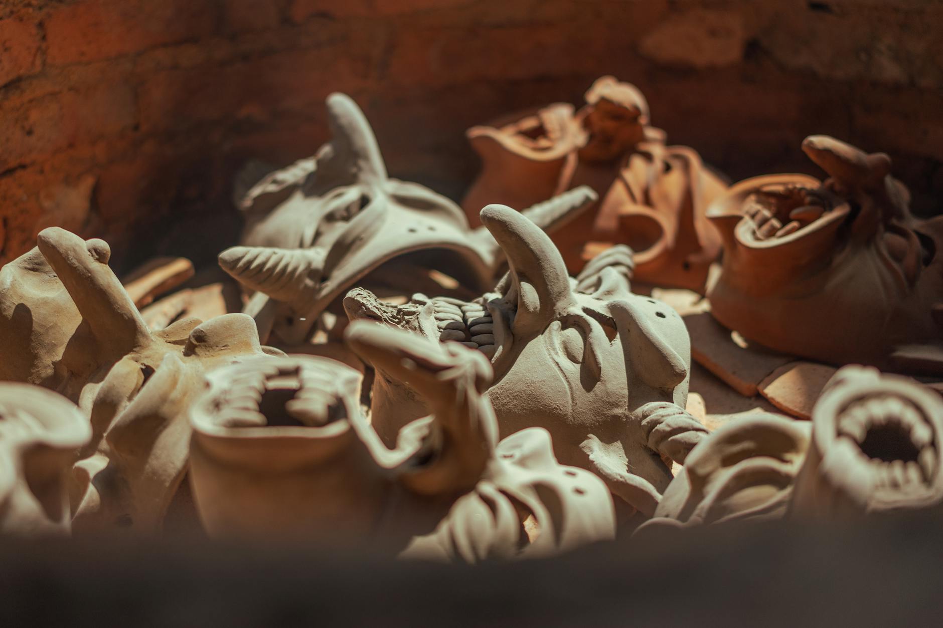 Read more about the article Electric Kiln vs Gas Kiln: Which Is Better for UK Beginners?